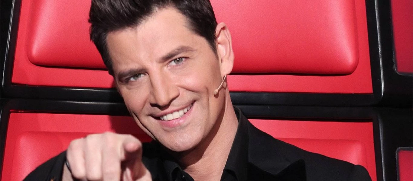 The Voice: Ο Σάκης Ρουβάς ανέβασε στην σκηνή μια μπέμπα - «Έχουμε μια καινούργια διαγωνιζόμενη εδώ» (βίντεο)